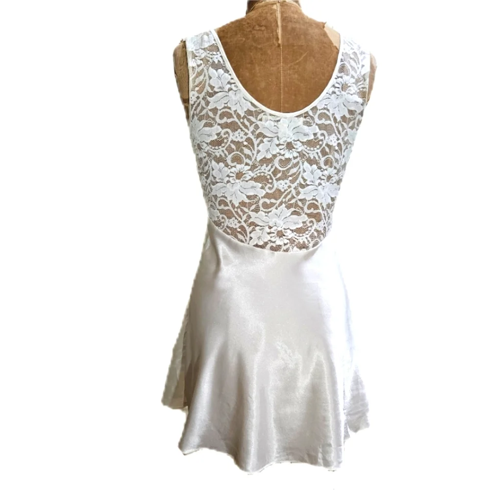 Victoria's Secret lacy short chemise  nightie dress size Medium